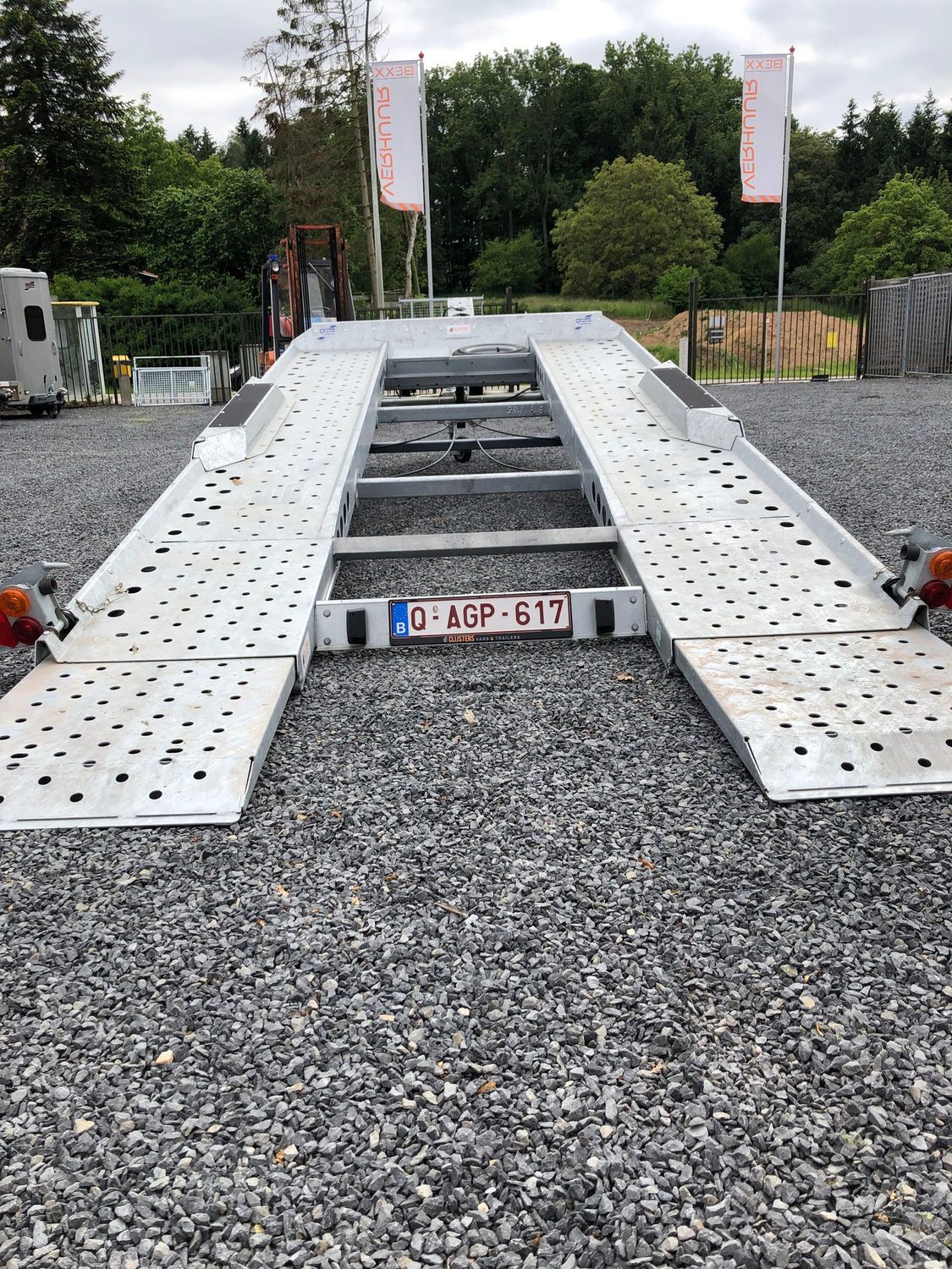 De elektrische lier vooraan