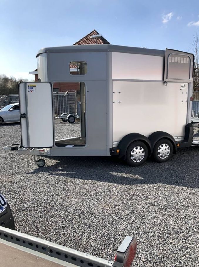De Ifor Williams HB 511 van BEXX Verhuur