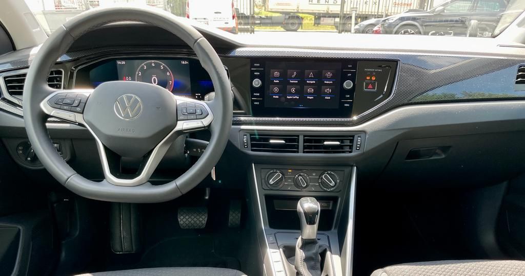 Hetzelfde dashboard, iets ruimer in beeld met de middenconsole